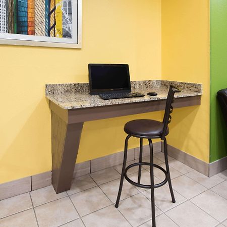 Microtel Inn By Wyndham Rogers Exterior photo